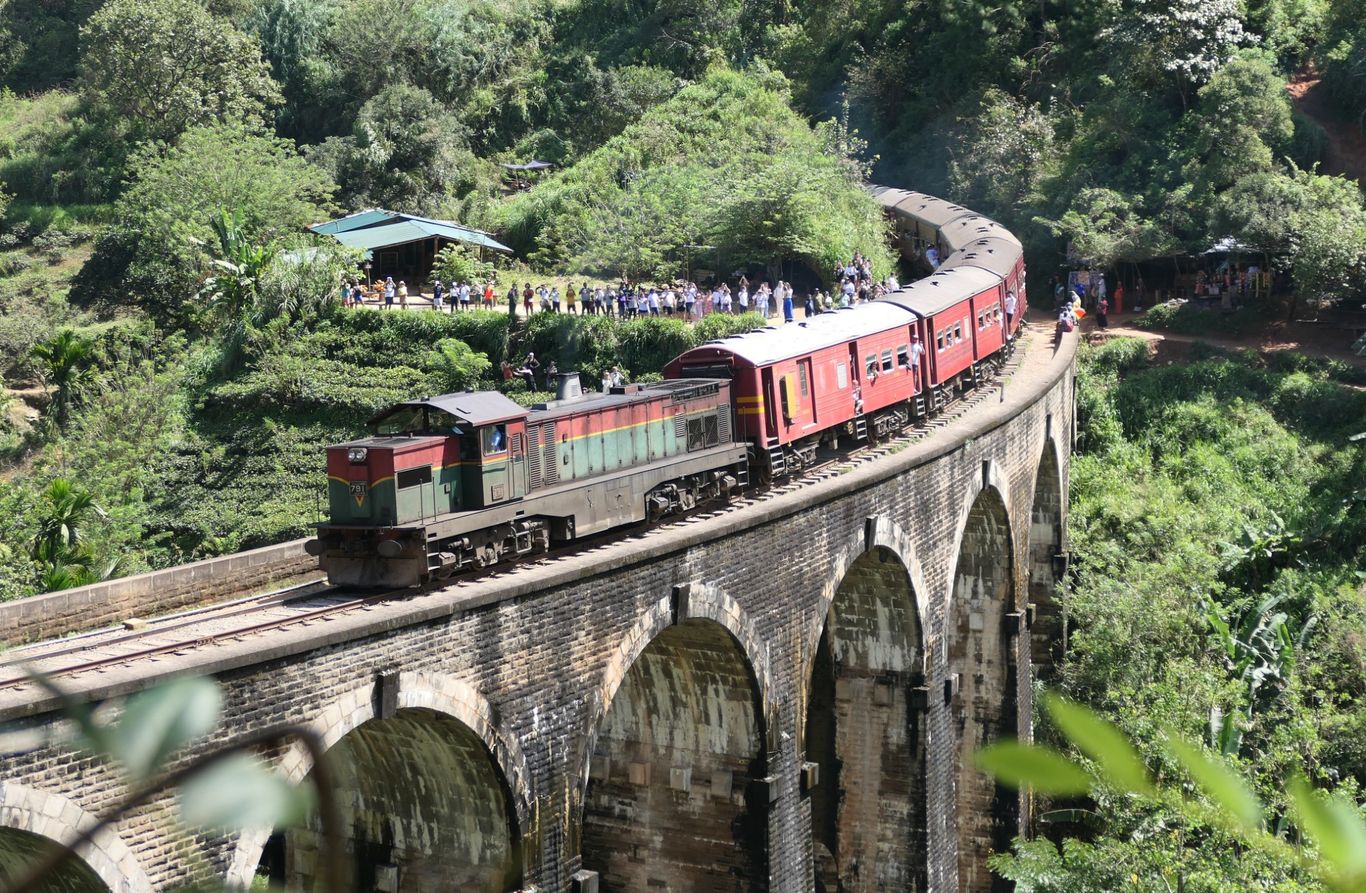 nine arch bridge ella sri lanka